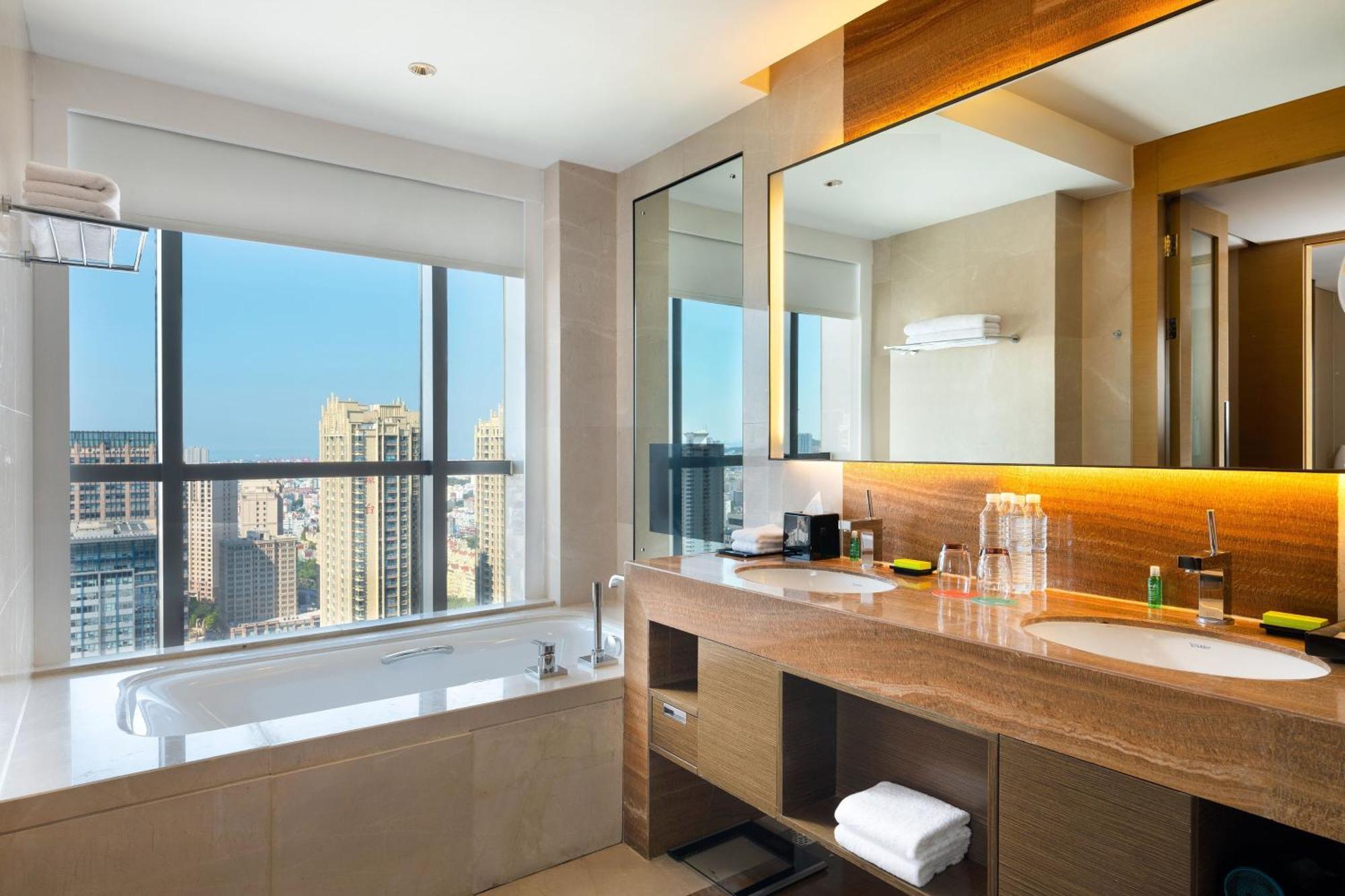 เลอ เมริเดียน ชิงเต่า Hotel ภายนอก รูปภาพ